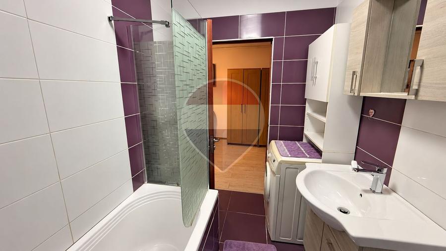 Apartament cu 3 camere semidecomandat în Iris
