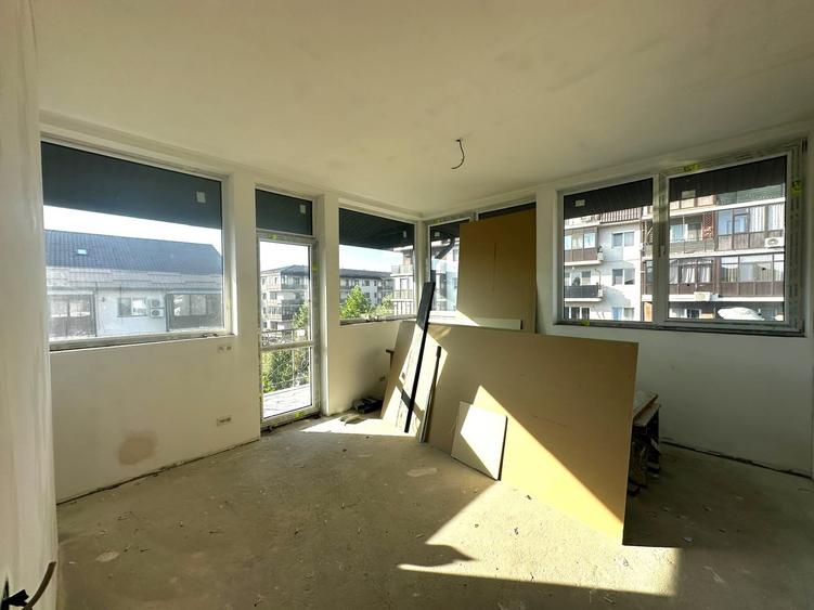 Apartament cu 5 camere decomandat în Dobroești