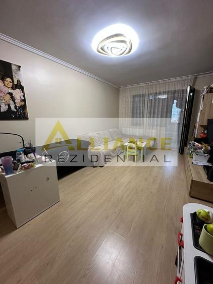 Apartament cu 3 camere decomandat în 1 Decembrie 1918