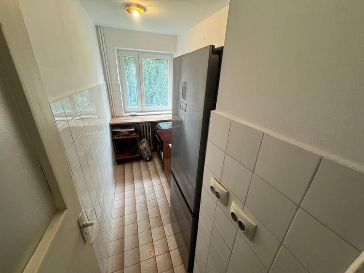 Apartament cu 3 camere semidecomandat, mobilat în I. C. Brătianu