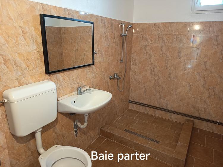 Casă cu 4 camere în Bârzești