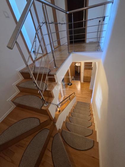 Apartament cu 3 camere decomandat, mobilat în Tei