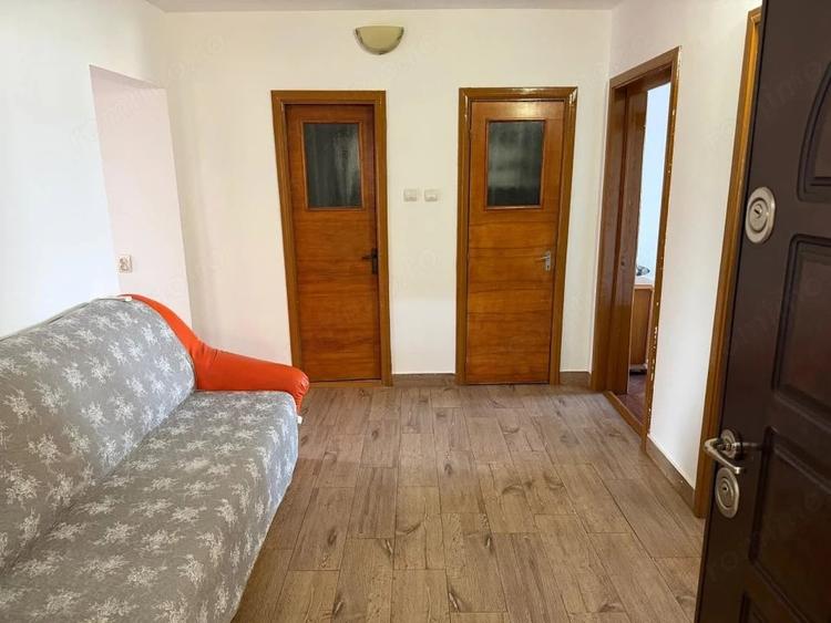 Apartament cu 3 camere decomandat în Păcii