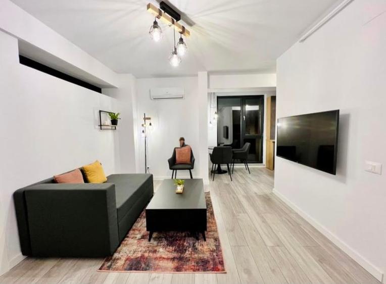 Apartament cu 2 camere semidecomandat în 13 Septembrie