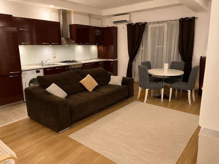 Apartament cu 3 camere semidecomandat, mobilat în Ștefăneștii de Jos