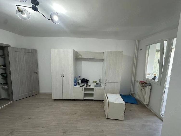 Garsoniera renovata complet - aproape de metrou Titan Etaj 4 10. - 3