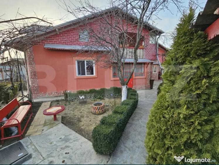 Casă cu 5 camere cu Teren 295 Mp în Strejnicu