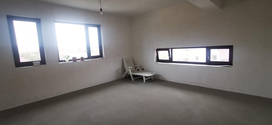 Apartament cu 3 camere decomandat în Dacia