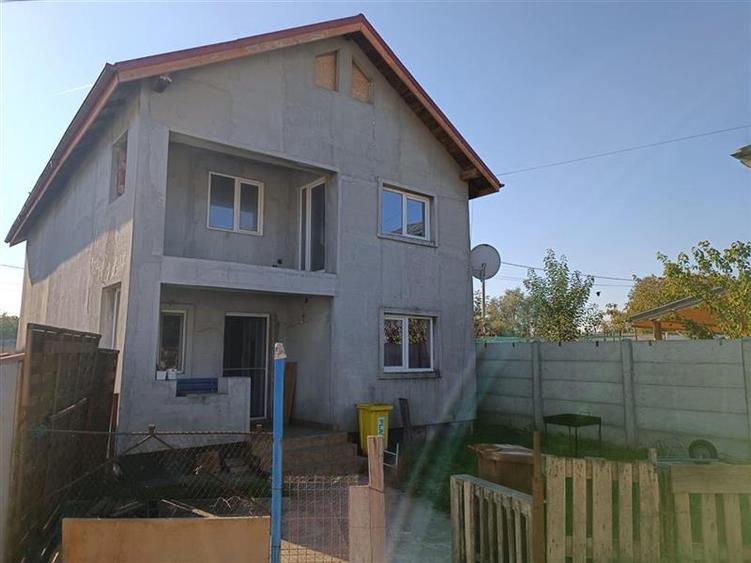 Casă cu 5 camere cu Teren 210 Mp în Dragomirești-Vale