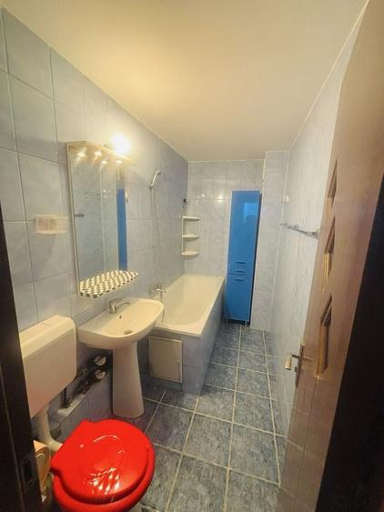 Apartament cu 3 camere decomandat în Vitan
