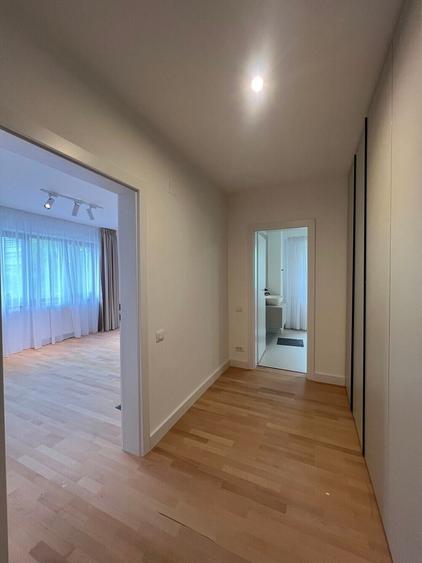 Duplex cu 9 camere cu Canalizare în Kiseleff