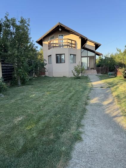 Casă individuală cu 5 camere cu Teren 470 Mp în Blejoi