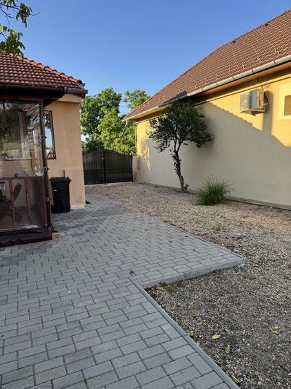 Casă cu 4 camere în Sânleani