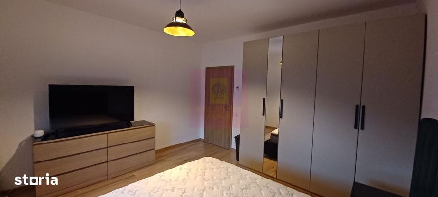 Casă cu 6 camere cu Teren 508 Mp în Săbăreni