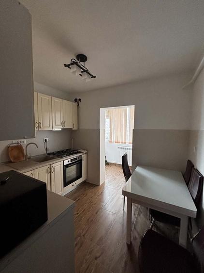inchirez apartament zona piata mare - 5