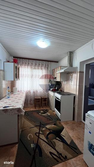 Casă cu 6 camere cu Teren 1220 Mp în Fârțănești