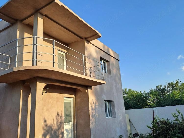 Casă cu 6 camere cu Teren 5600 Mp în Potlogi
