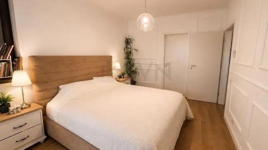 Apartament cu 3 camere semidecomandat, mobilat în Nord
