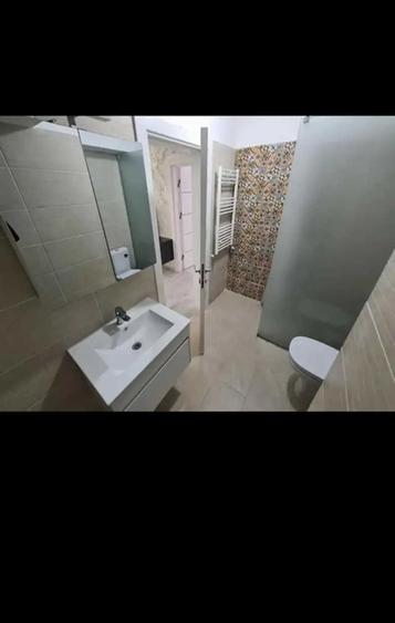 Apartament cu 3 camere decomandat în Rovine