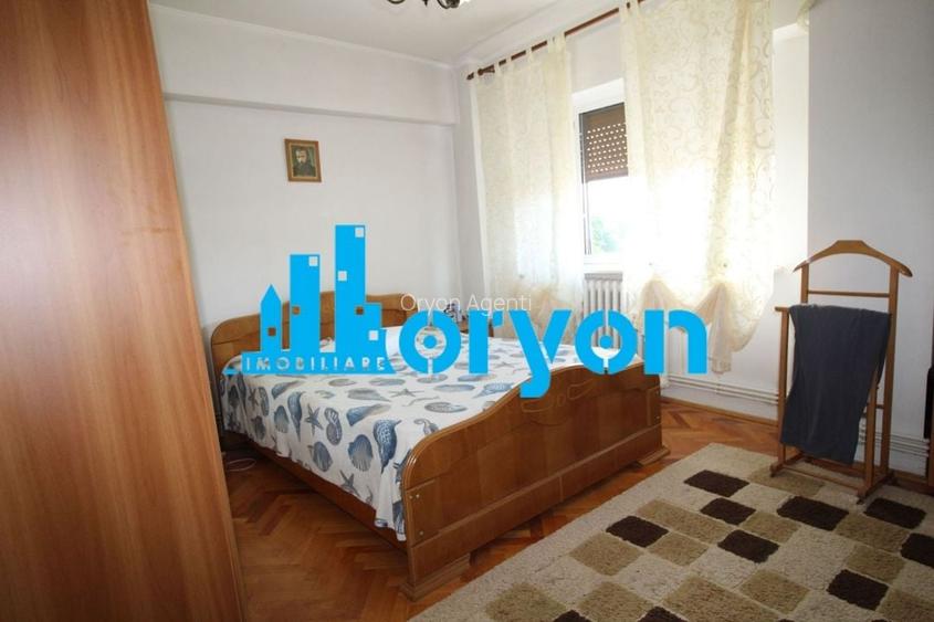 Apartament 3 camere, decomandat, etaj 3, strada 23 August