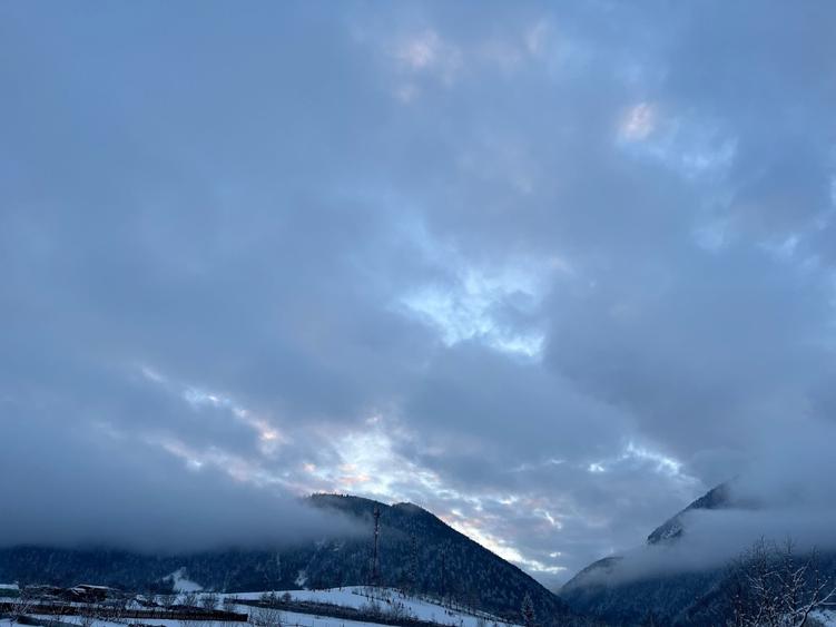 DE VÂNZARE: Apartament 3 camere Zarnesti  - 1