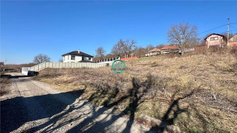 Vand teren cu suprafata de 835 mp str Viile Dealului Mic l - 2