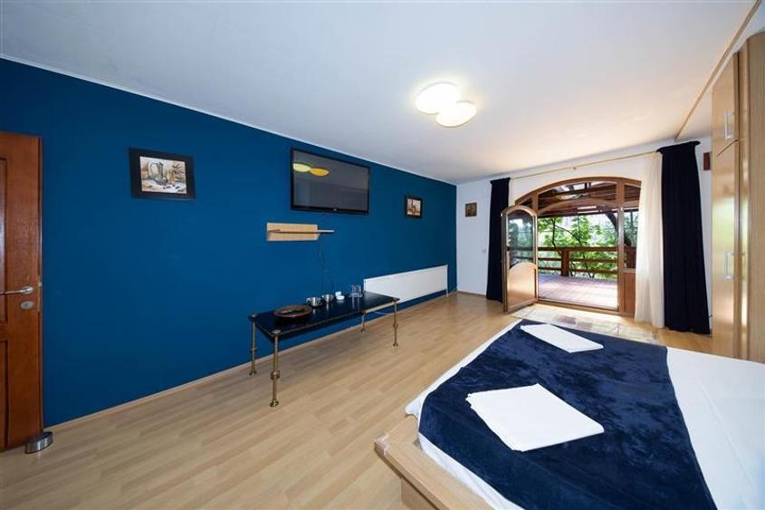 Vanzare Vila/Pensiune 11 camere zona Mamaia Nord langa plaja - 25