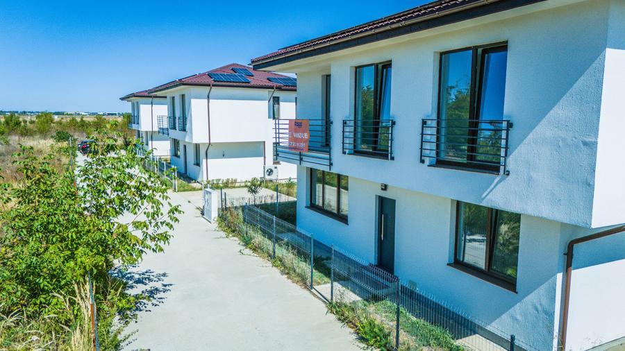 Vila  in promotie, panouri, pompa de caldura, intretinere - 500ron/luna - 28