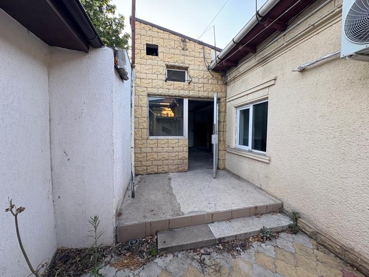 Casa de vânzare - Constanta - 6 CAMERE-147 mp. totali ( fără curtea interioară) - 33