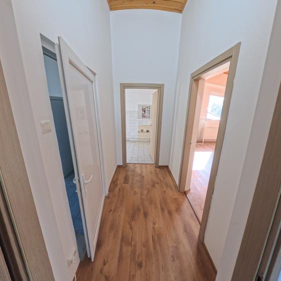 Vilă spațioasă cu 12 camere, teren generos și multiple facilități - 11