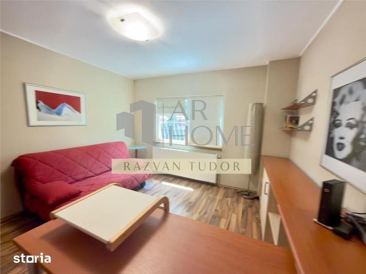 Apartament cu 3 camere decomandat în Democrației