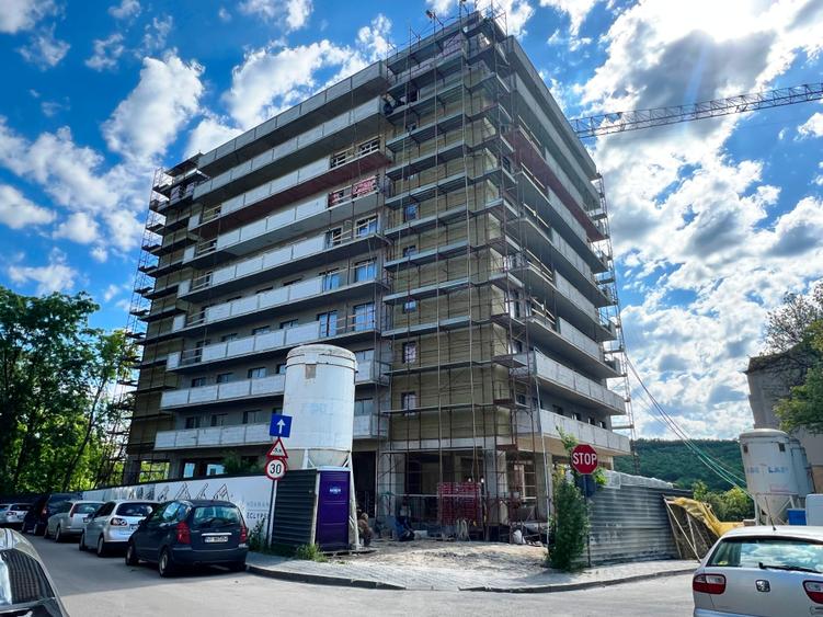 Apartament cu 2 camere decomandat în Nicolina