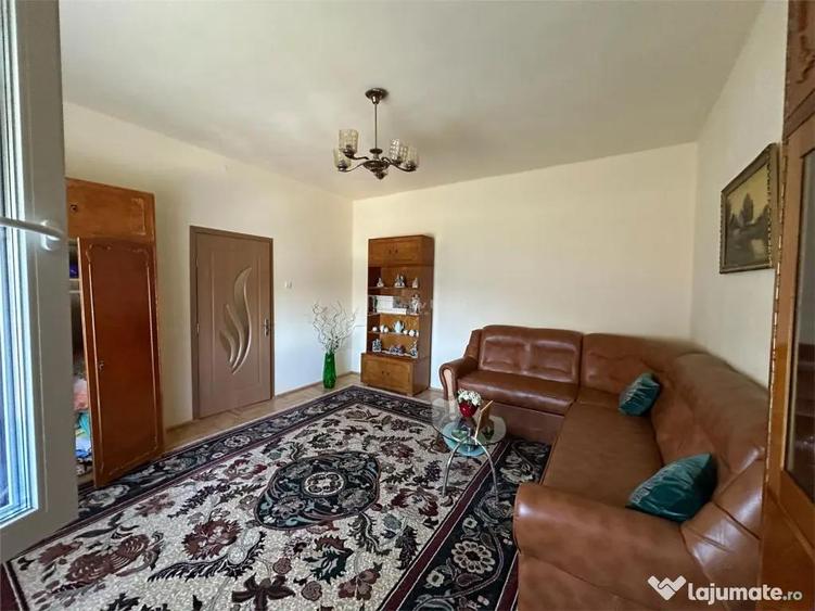 Casa Solida, pentru Familie extinsa, cu Gradina si Teren, D - 15