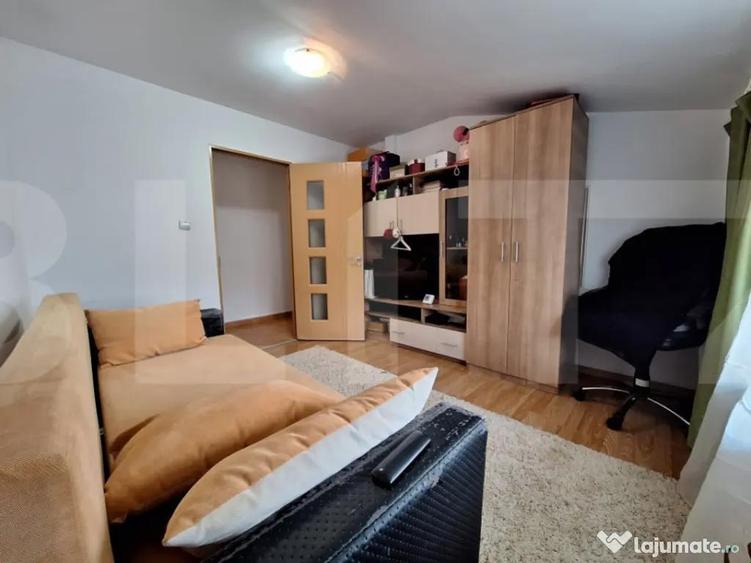 Apartament de vanzare, cu 2 camere decomandat, mobilat, zona - 8