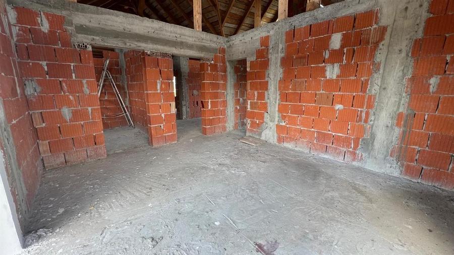 Vila la rosu intr o zona rezidentiala exclusivista Halchiu - 12