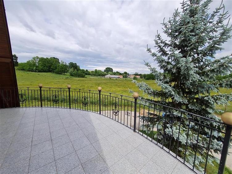 Film & Tur LIVE! Rafinament in cartier linistit, pe 30.000 mp teren paradis, fac - 5