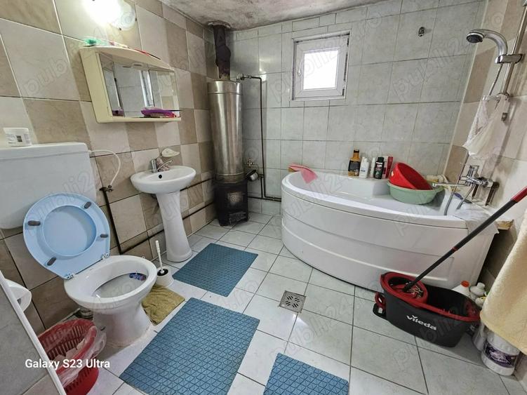 Vand proprietate cu 3 cladiri ?i curte mare - 9