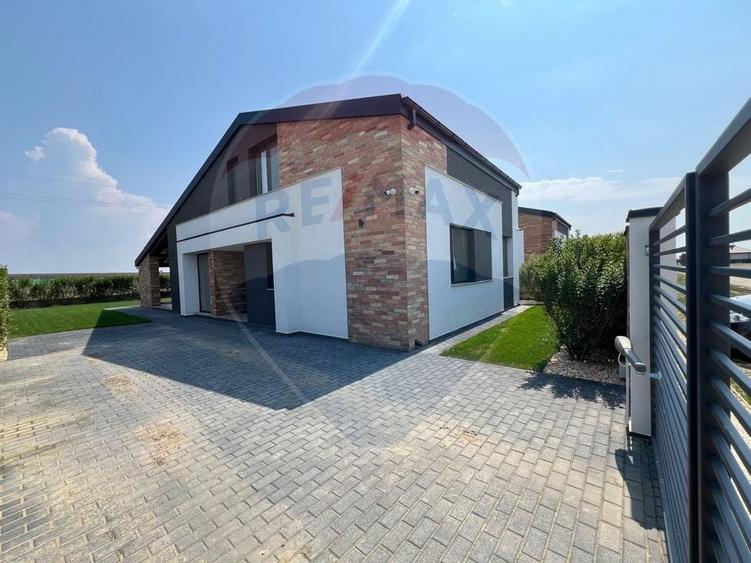 Casa / Vila cu 5 camere de vanzare in zona Exterior Nord - 1