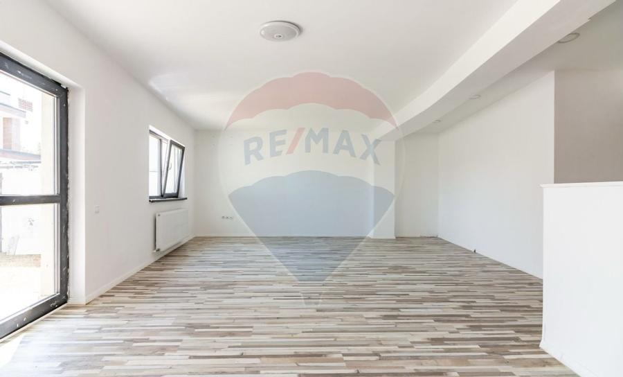 Casă / Vilă in Corbeanca,  toate utilitatile, strada principala - 5