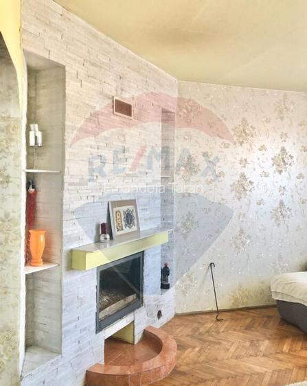 Casa / Vila cu 8 camere de vanzare in zona Nord-Est