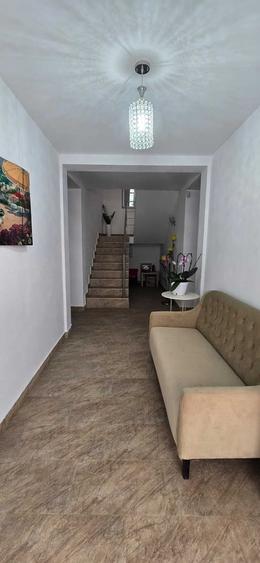 Pensiune, 10 Camere, Complet Functionala in Eforie Nord - 1