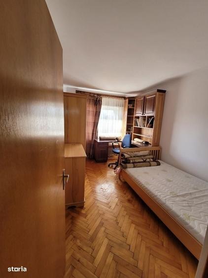 Apartament cu 3 camere decomandat în Bere