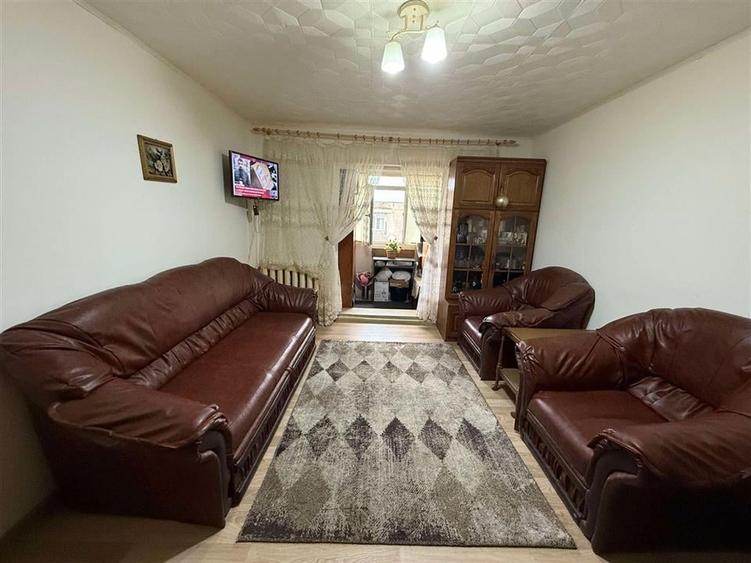 Apartament 3 camere Baza 3 - 4