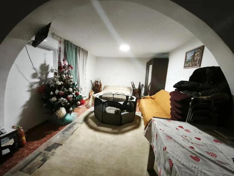 Casa de vanzare, cu 3 camere, 80 mp, 900 mp teren, Siret - 9