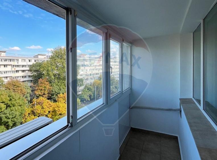 Vanzare apartament spatios,  3 camere - Metrou 1Mai - 25