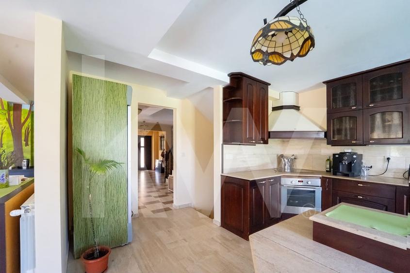 Vila exclusivista cu piscina si panorama de vis Cisnadioara - 11