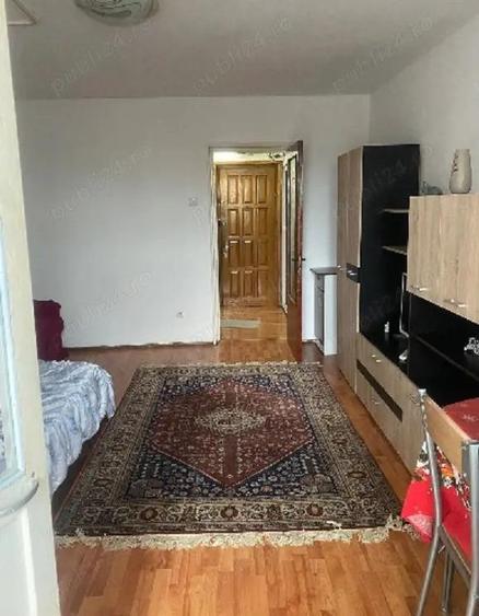 Garsoniera decomandata cu balcon zona Far - 11