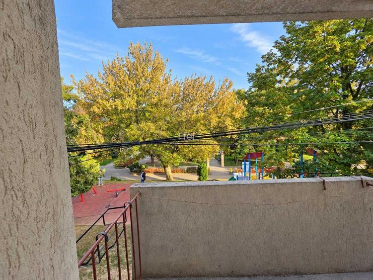 Apartament 2 camere, renovat, central, cu garaj si vedere spre parc Simleu Silvaniei