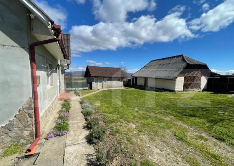 Casa cu 3 camere, 90 mp, 2 anexe gospodaresti si teren de 30 - 2