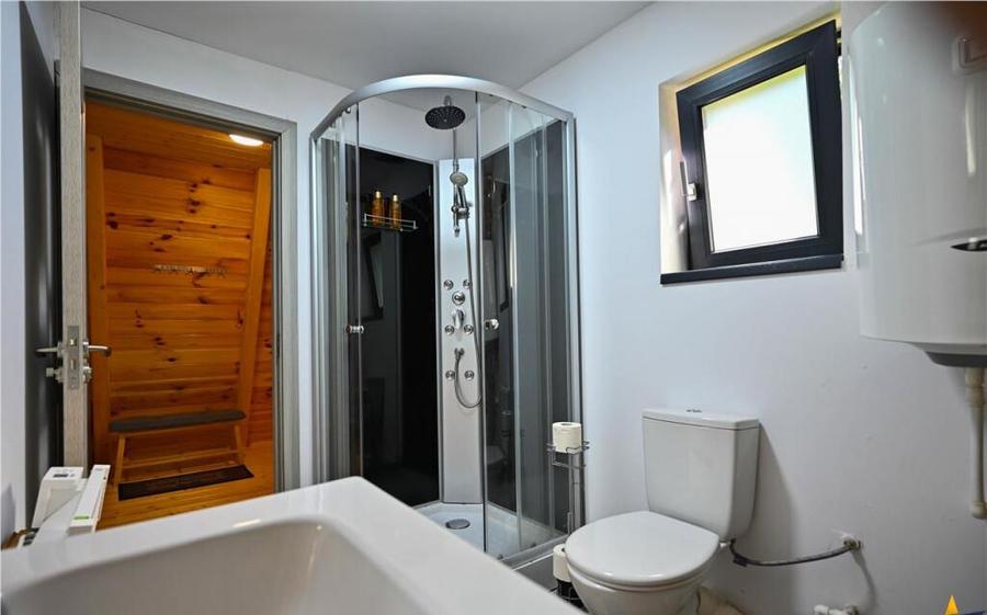 Ansamblu case:rezidential investitional, Moieciu de Jos,con - 1